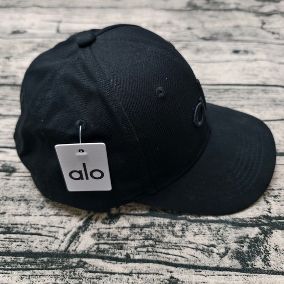 ALO Yoga Off-Duty Baseball Cap - Picture 3 of 5